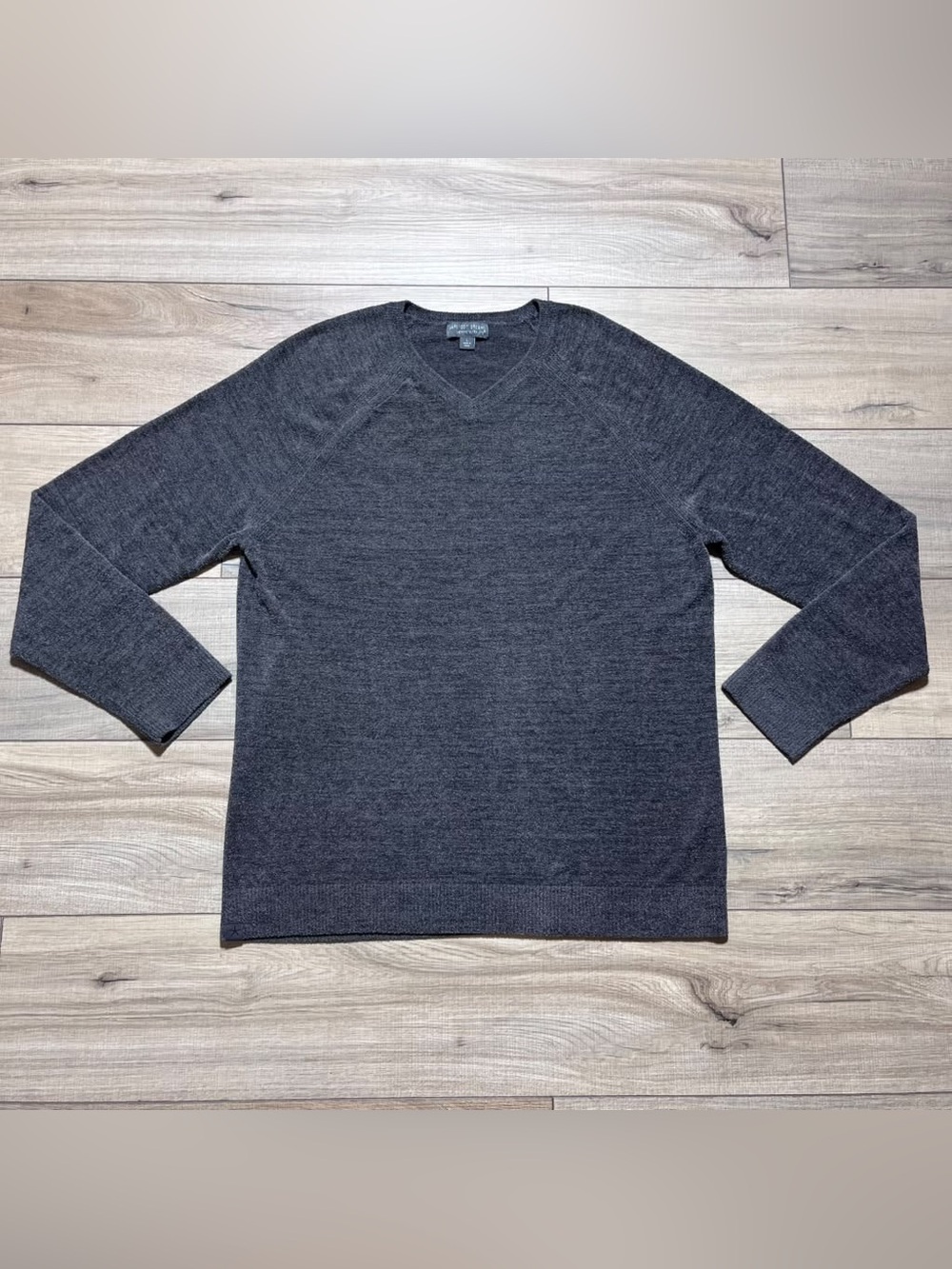 Barefoot Dreams Mens CozyChic Ultra Lite V-Neck Sweater Large Gray EUC